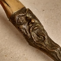 nøddeknækker hoved med skæg på skaft i bronze til 2 størrelser nødder gammel knækker